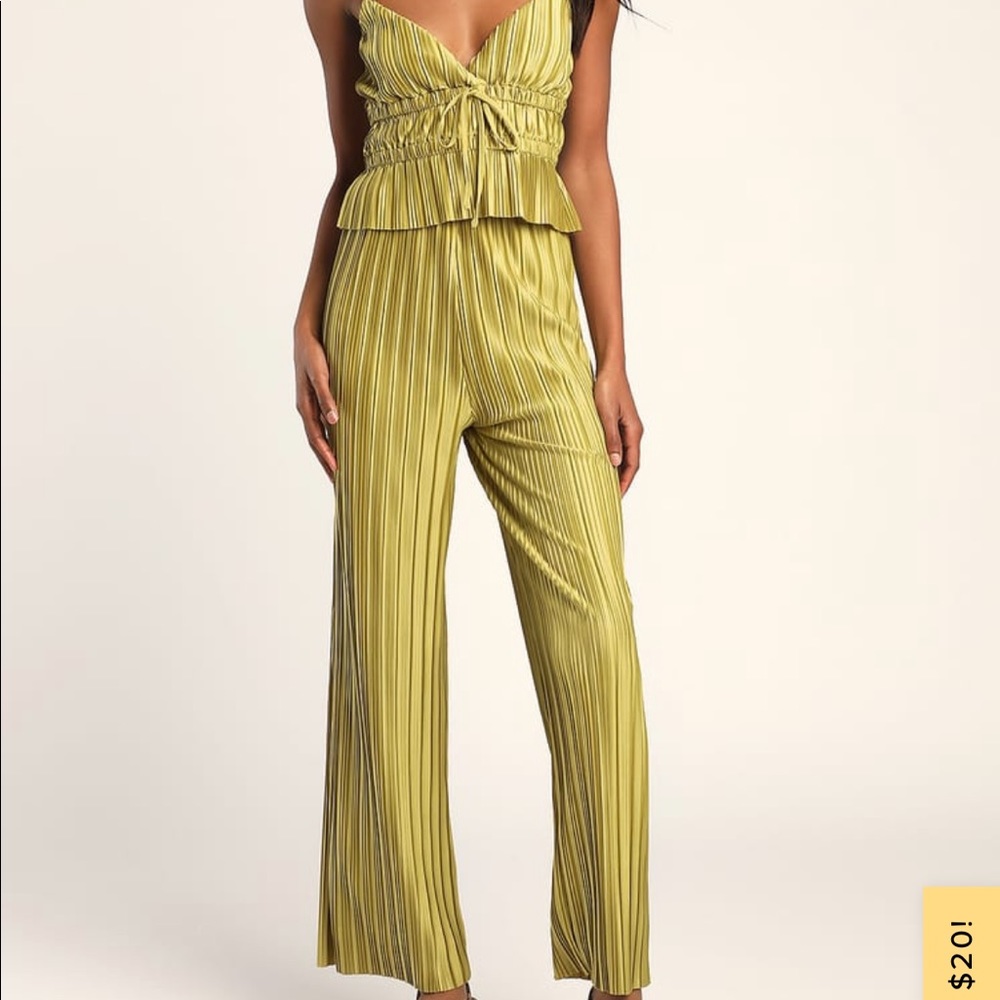 Matching Green Plisse High Raise pants and top. Only worn once!